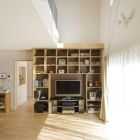 心地よい風が吹き抜け、明るい太陽が差す家のサムネイル