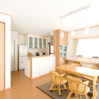 収納たっぷり家事効率UPのパントリーのある住まいのサムネイル