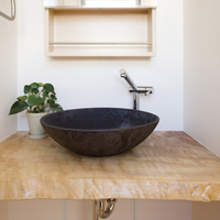 心地よい風が吹き抜け、明るい太陽が差す家のサムネイル