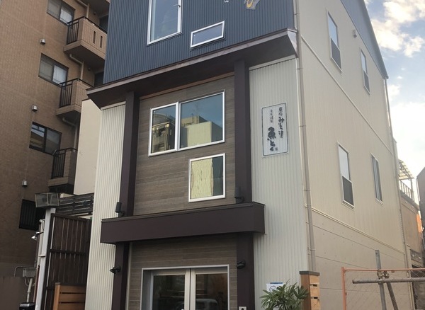 ３階建　店舗併用住宅のサムネイル